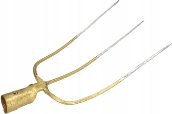 Furcă cu 3 vârfuri pentru săpat iarba pentru compost